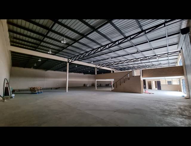 1,309M² WAREHOUSE TO LET IN POMONA